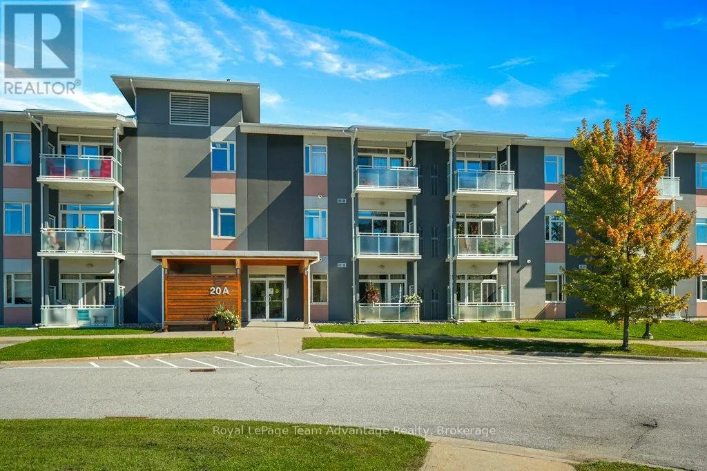 203 - 20A SILVER BIRCH COURT, #203