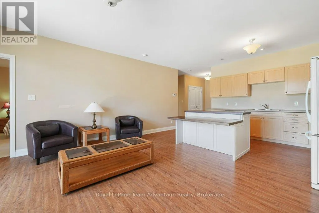 203 - 20A SILVER BIRCH COURT, #203