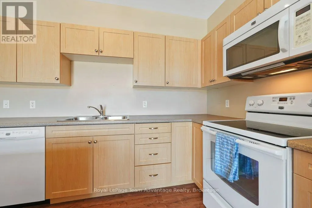 203 - 20A SILVER BIRCH COURT, #203