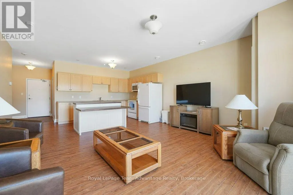 203 - 20A SILVER BIRCH COURT, #203