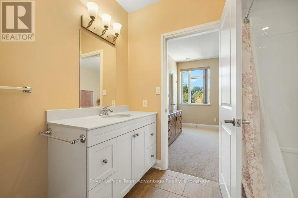 203 - 20A SILVER BIRCH COURT, #203