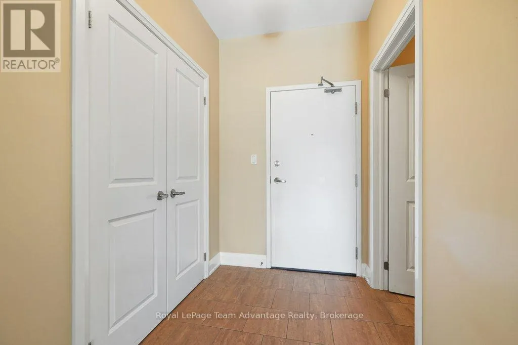 203 - 20A SILVER BIRCH COURT, #203