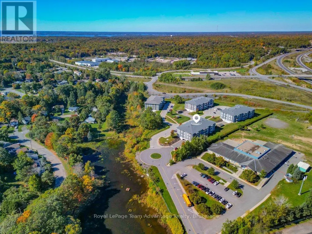 203 - 20A SILVER BIRCH COURT, #203