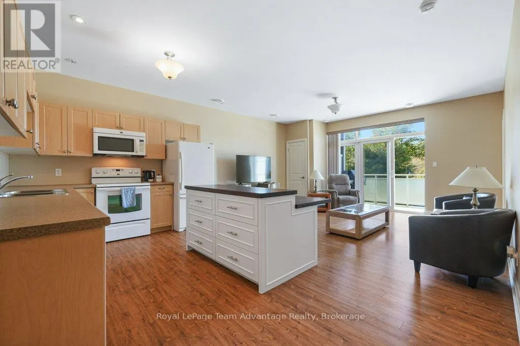 203 - 20A SILVER BIRCH COURT, #203