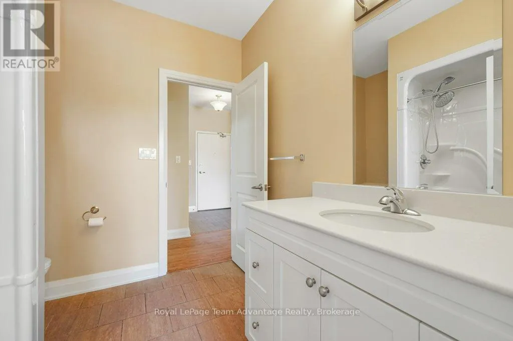 203 - 20A SILVER BIRCH COURT, #203