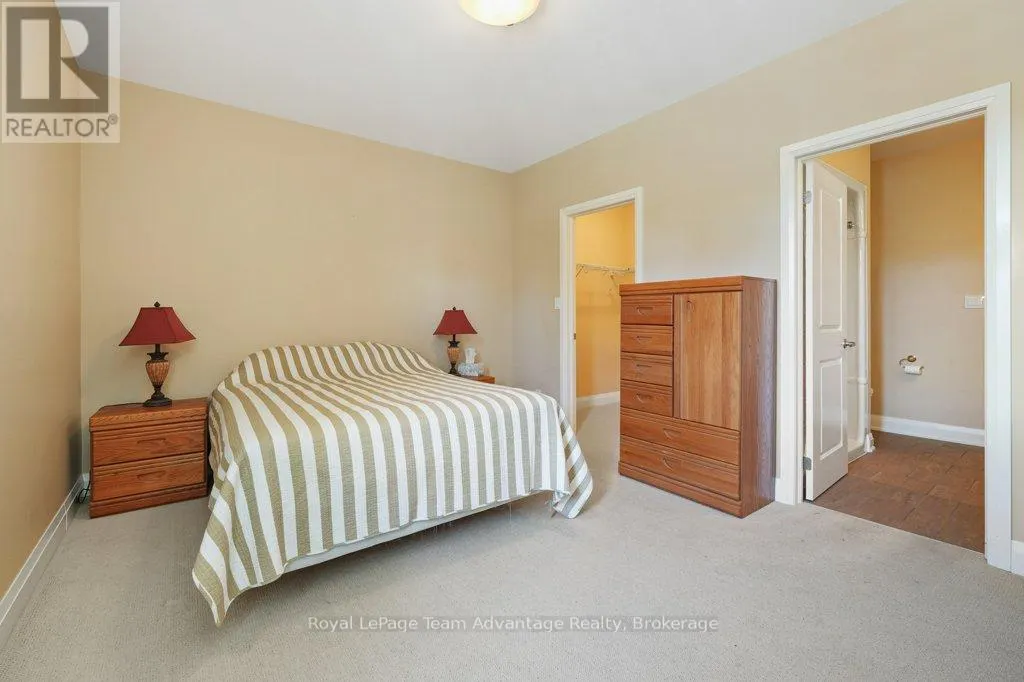 203 - 20A SILVER BIRCH COURT, #203