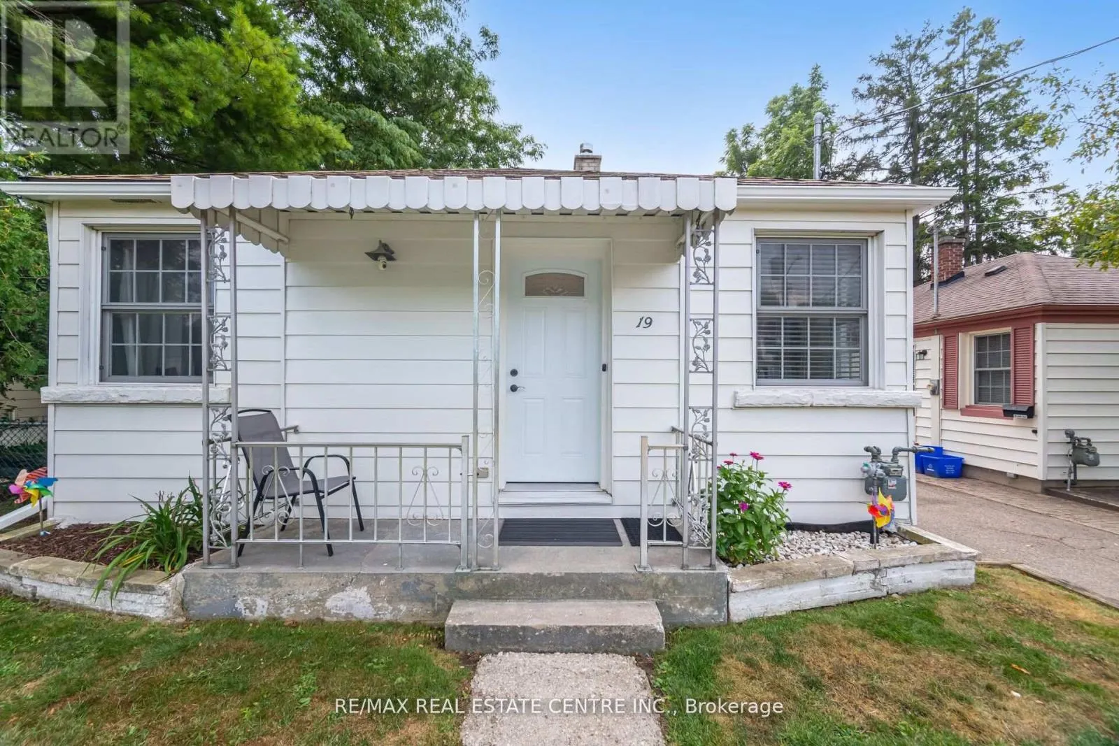 19 SENECA DRIVE