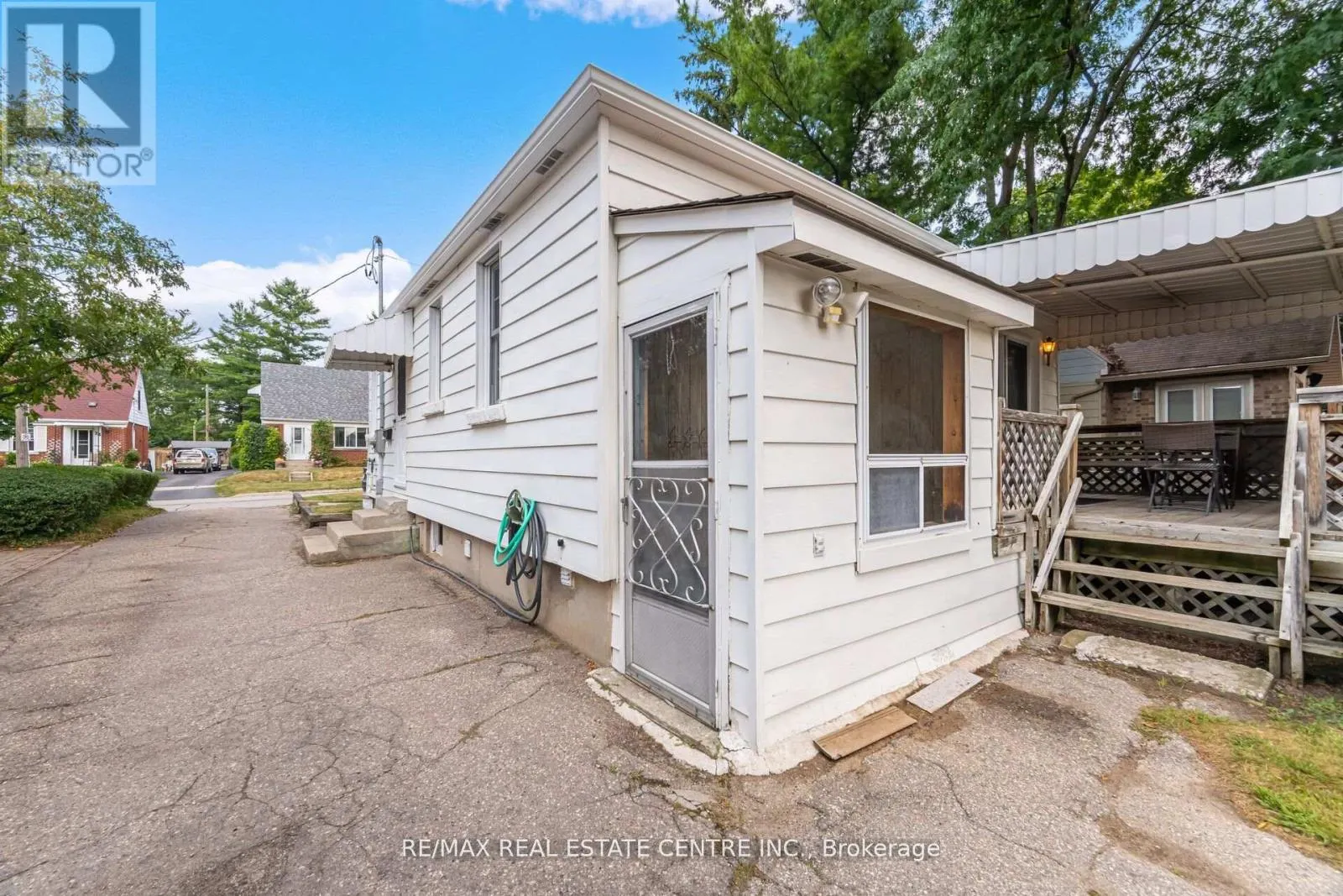 19 SENECA DRIVE