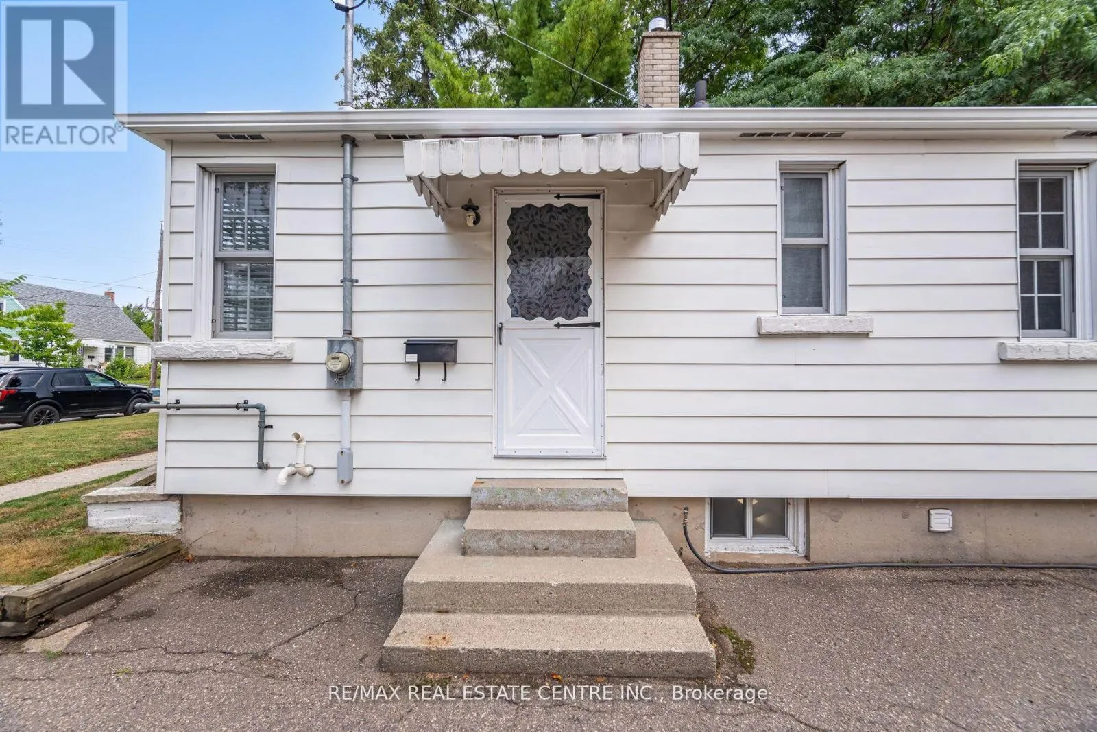 19 SENECA DRIVE