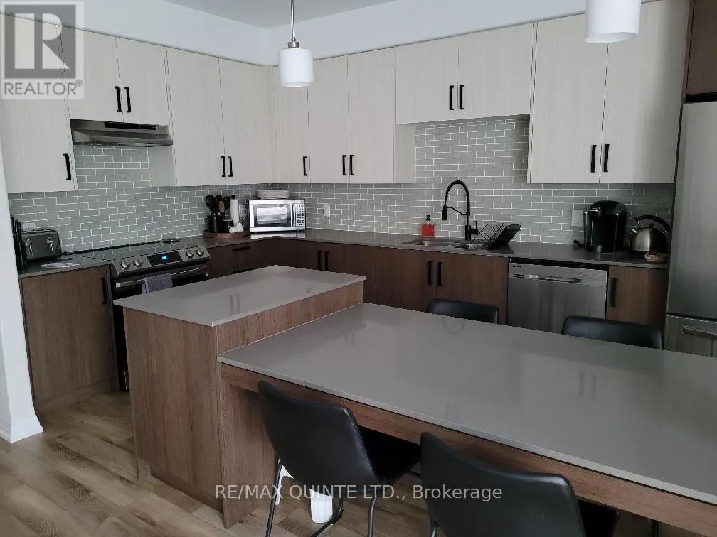 10 - 80 MARSH AVENUE, #10