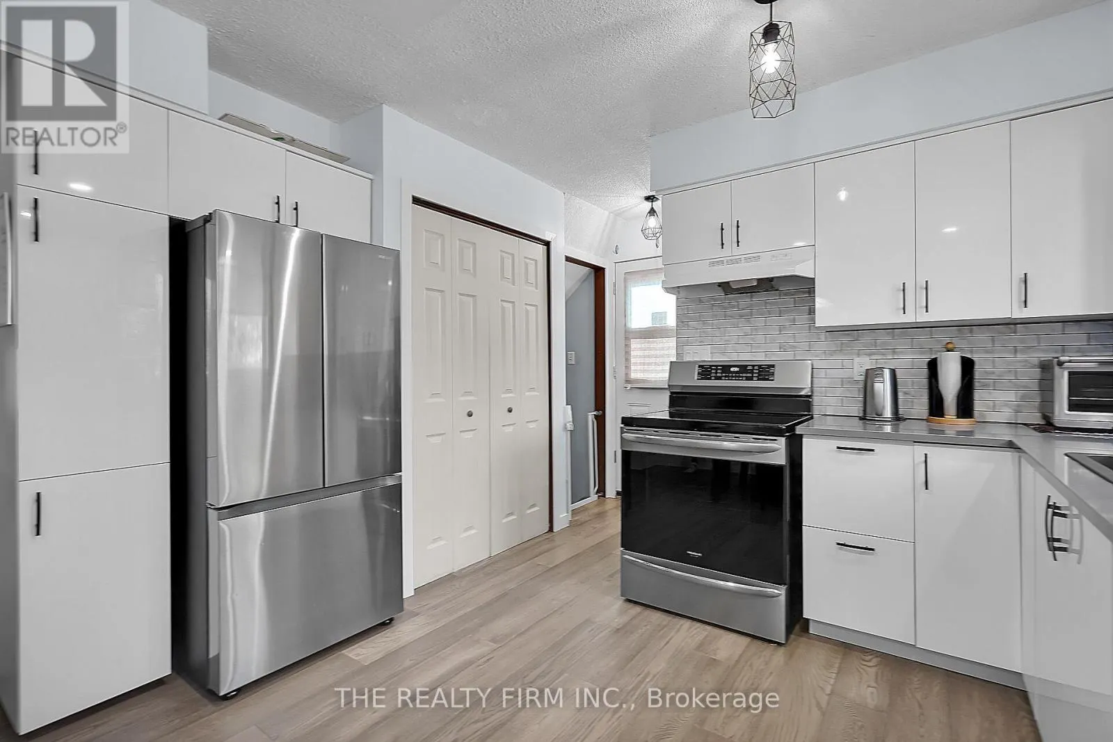 86 MACKAY AVENUE