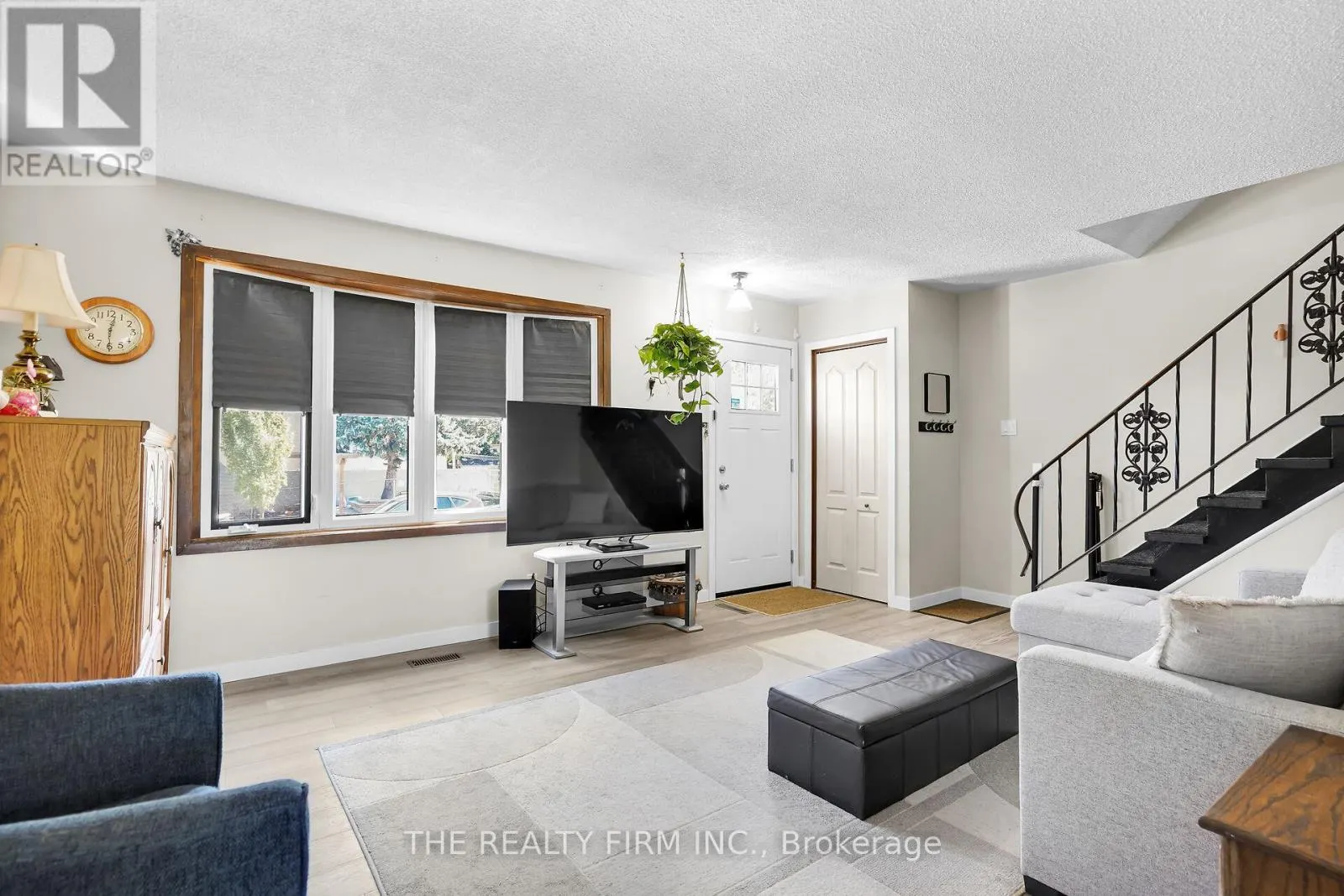 86 MACKAY AVENUE