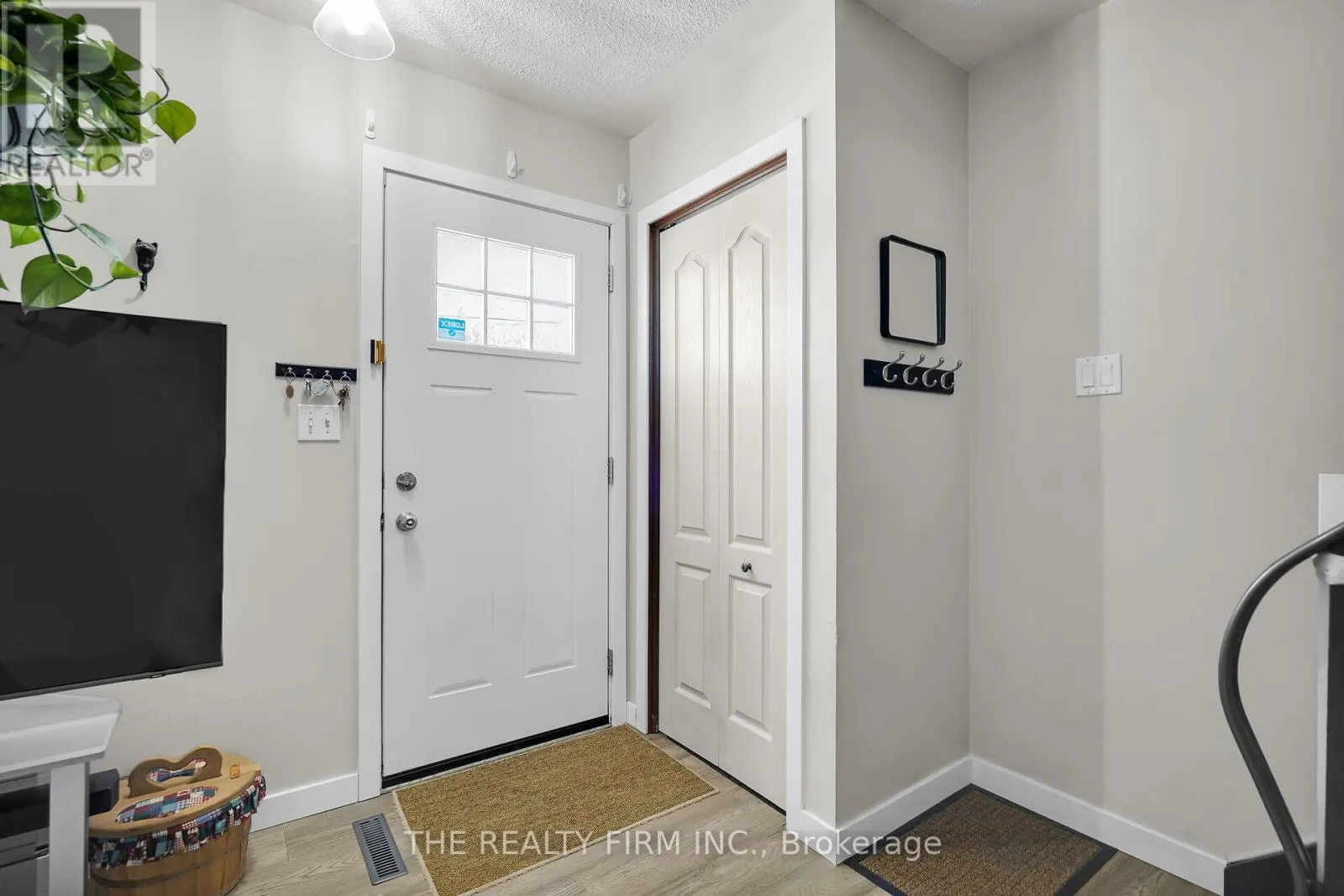 86 MACKAY AVENUE