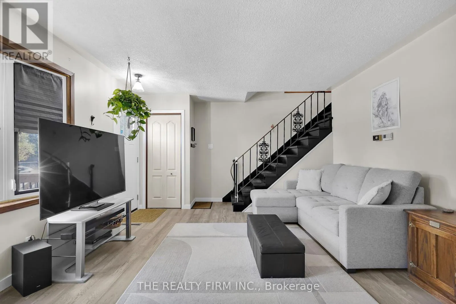 86 MACKAY AVENUE