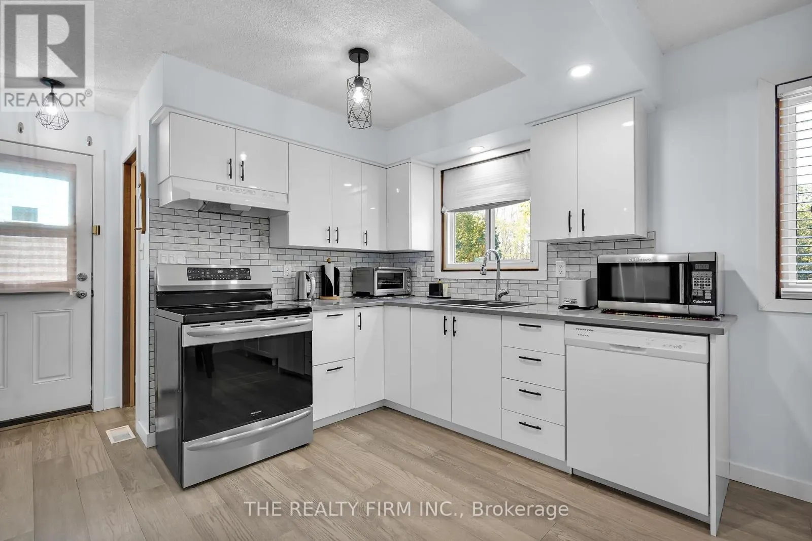 86 MACKAY AVENUE