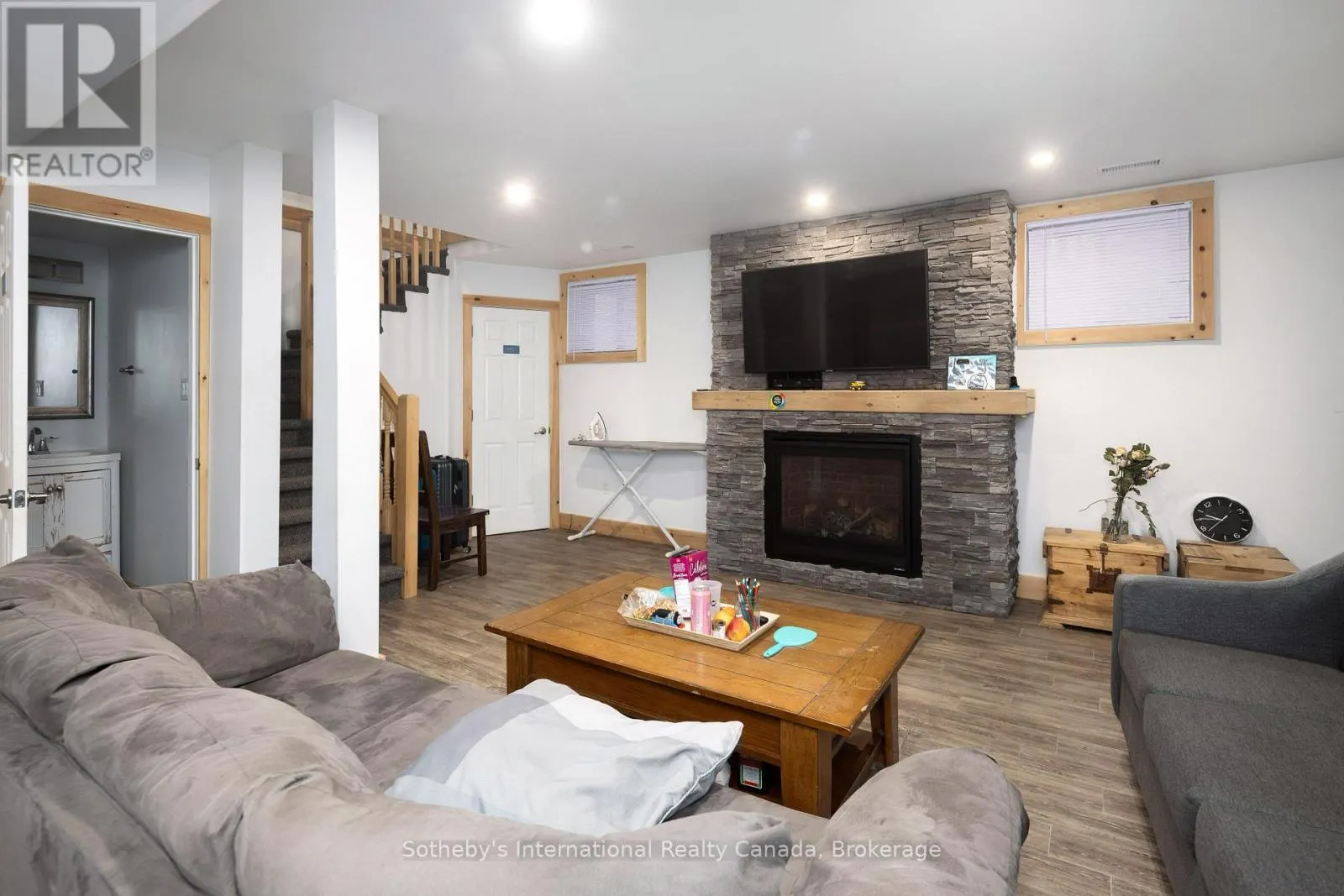 210 ARLBERG CRESCENT