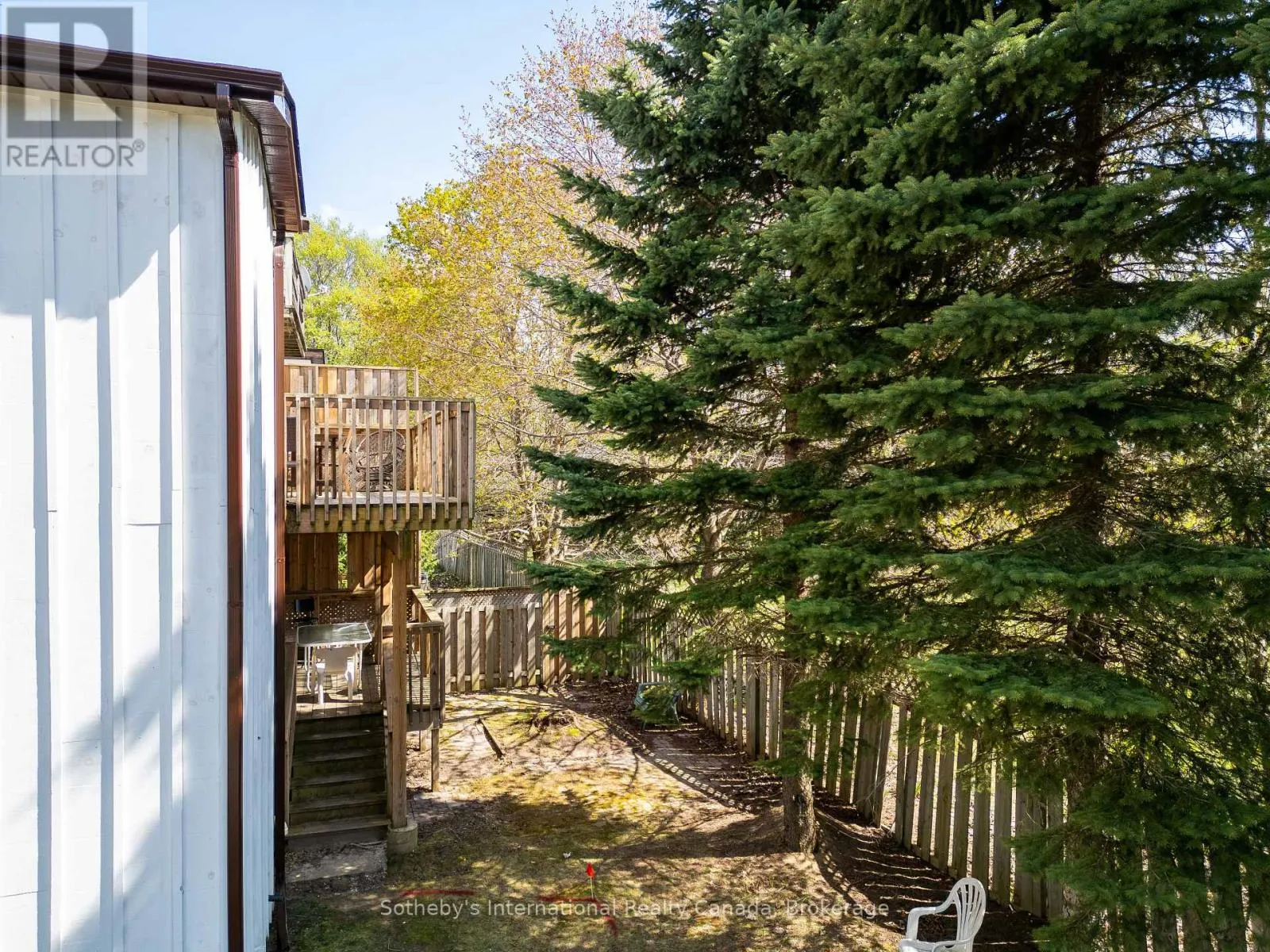 210 ARLBERG CRESCENT