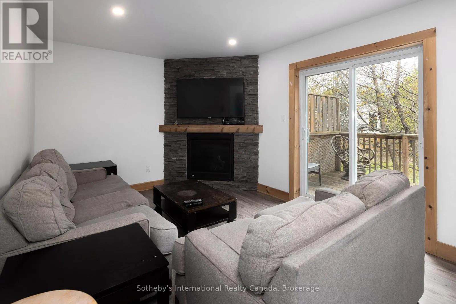 210 ARLBERG CRESCENT