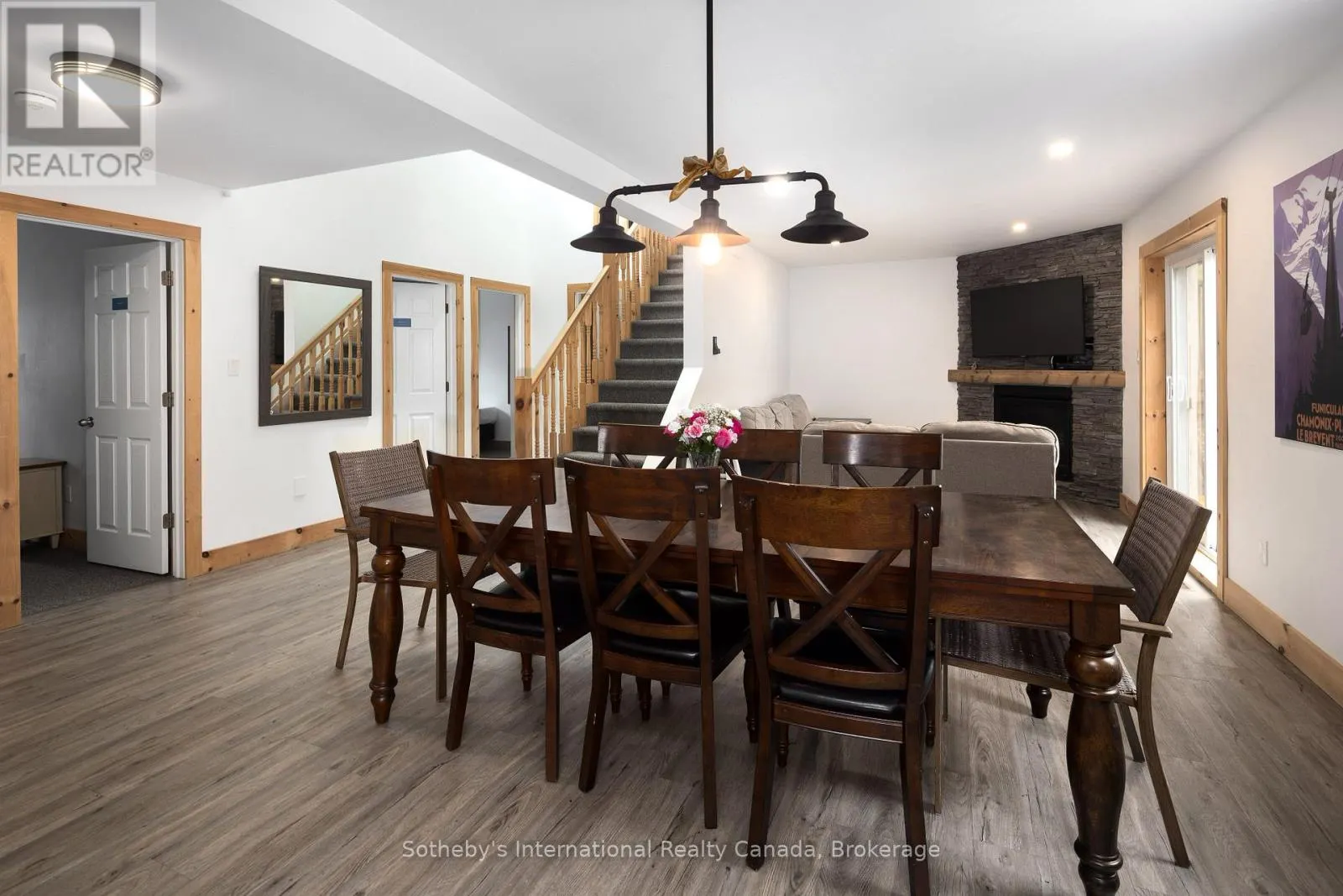 210 ARLBERG CRESCENT
