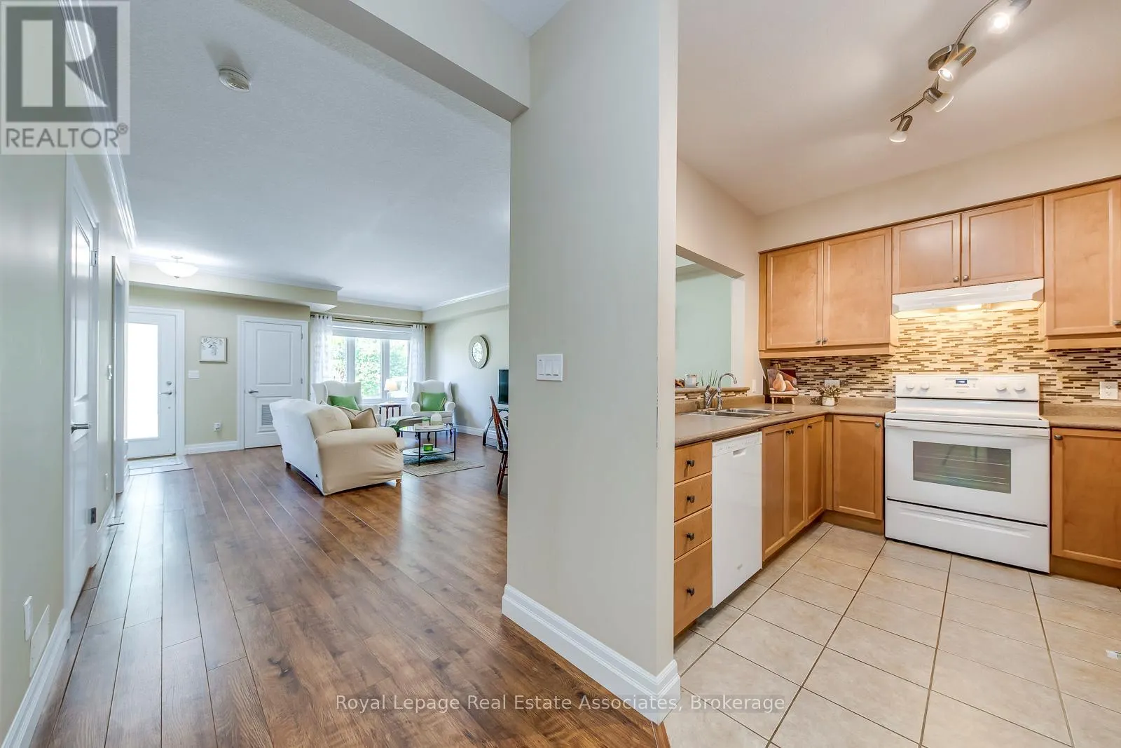 221 - 760 WOODHILL DRIVE