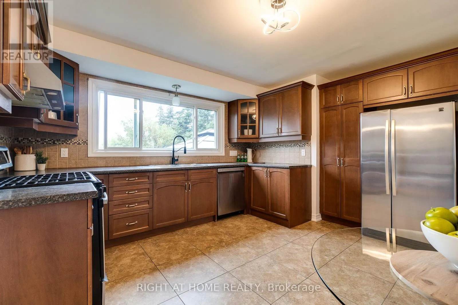435 PARKSIDE DRIVE