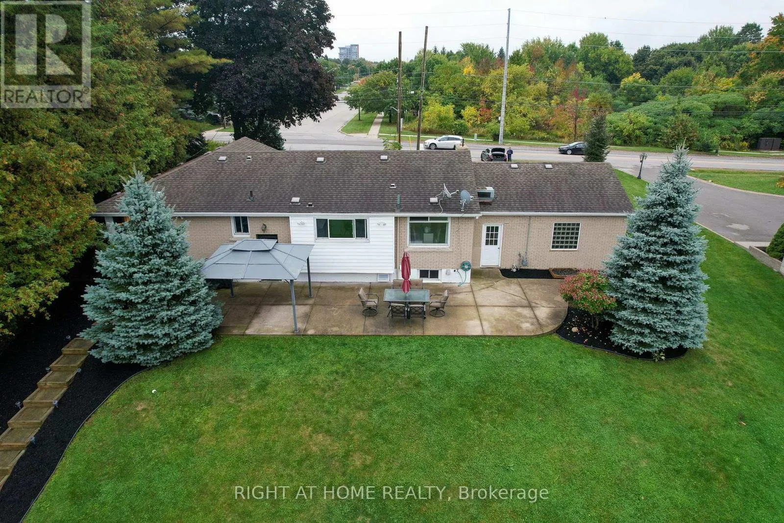 435 PARKSIDE DRIVE