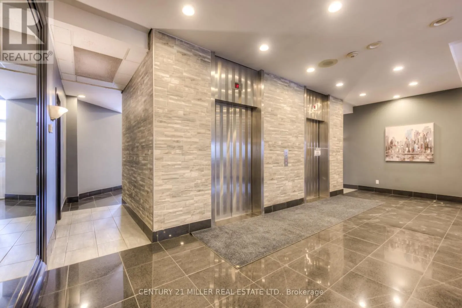 315 - 135 JAMES STREET S