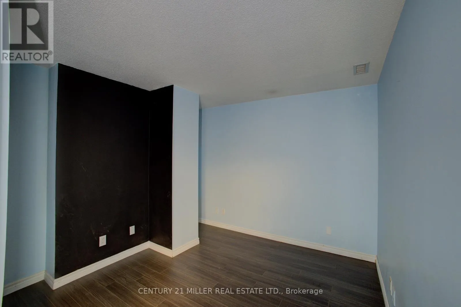 315 - 135 JAMES STREET S