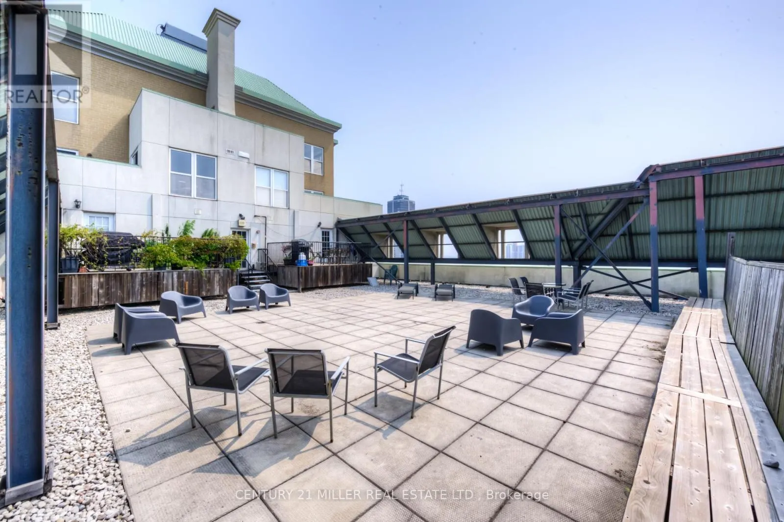 315 - 135 JAMES STREET S