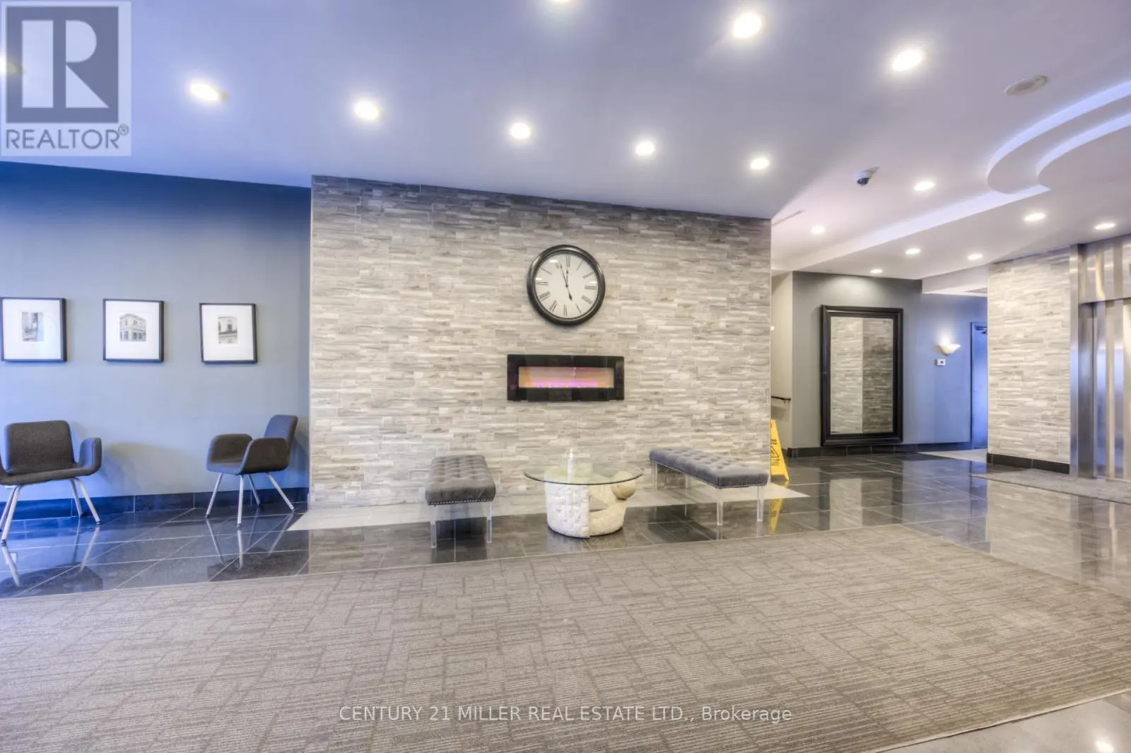 315 - 135 JAMES STREET S