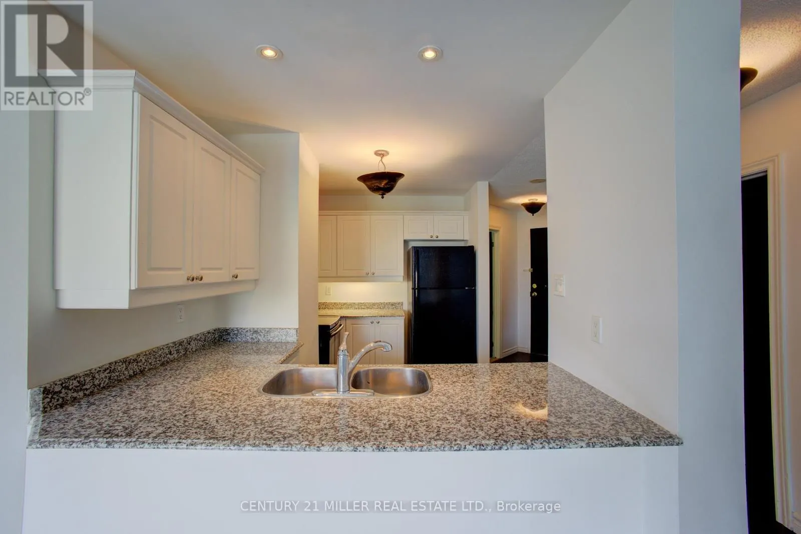 315 - 135 JAMES STREET S