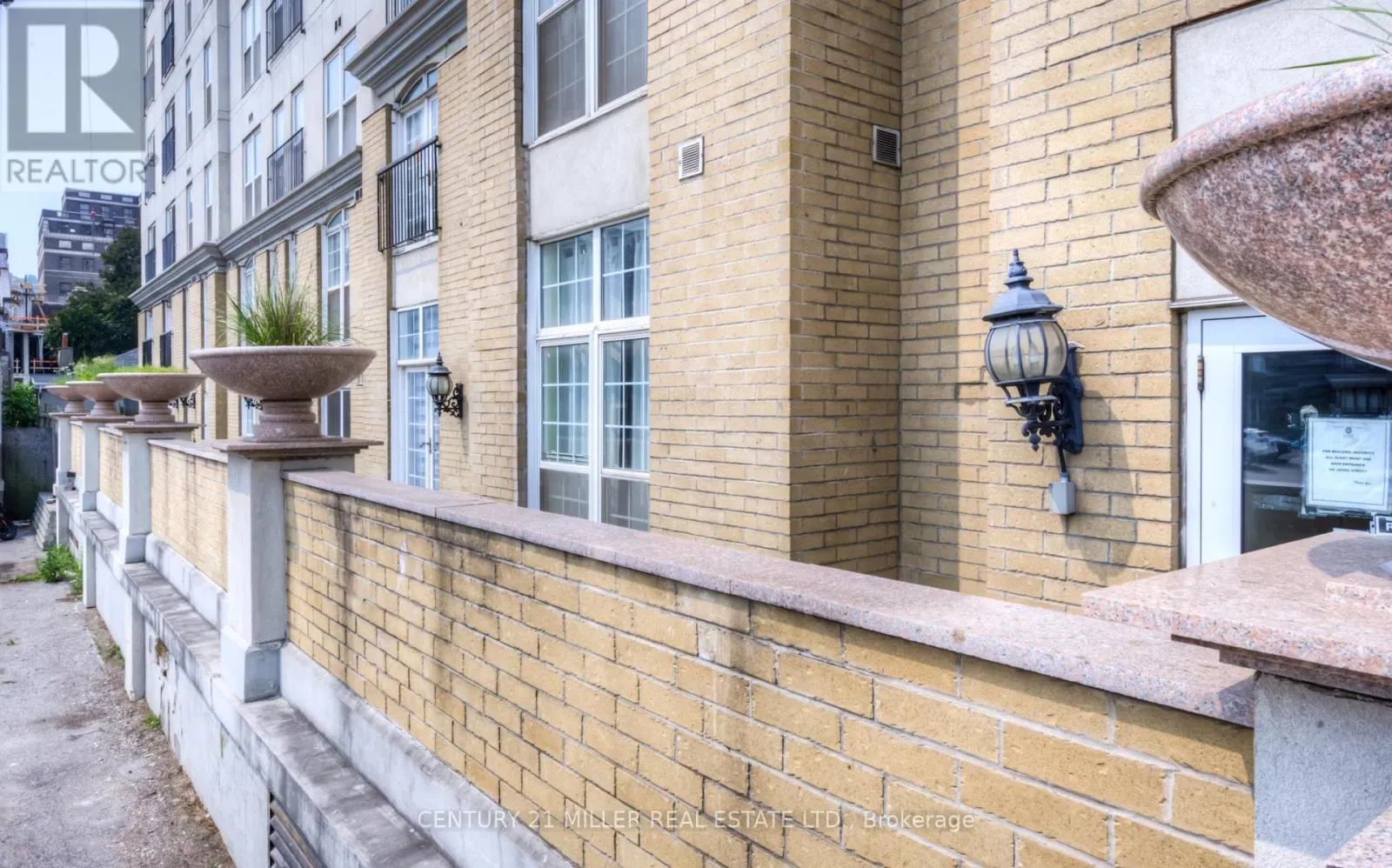 315 - 135 JAMES STREET S