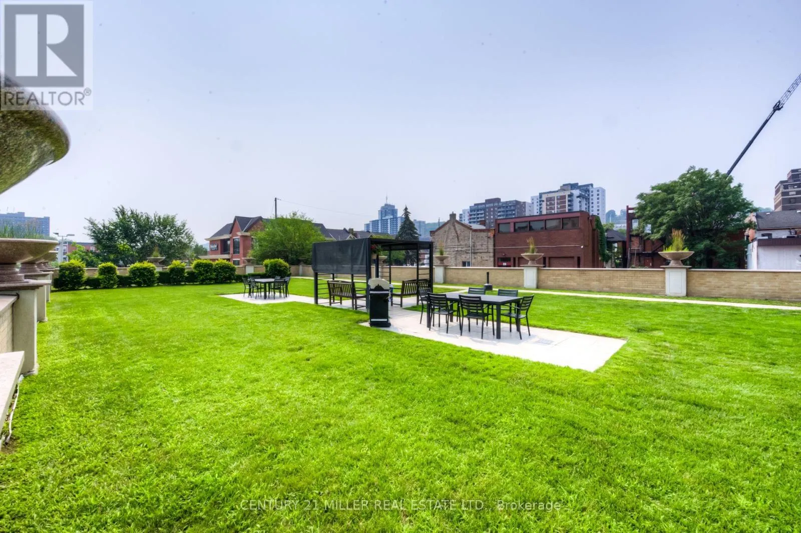 315 - 135 JAMES STREET S