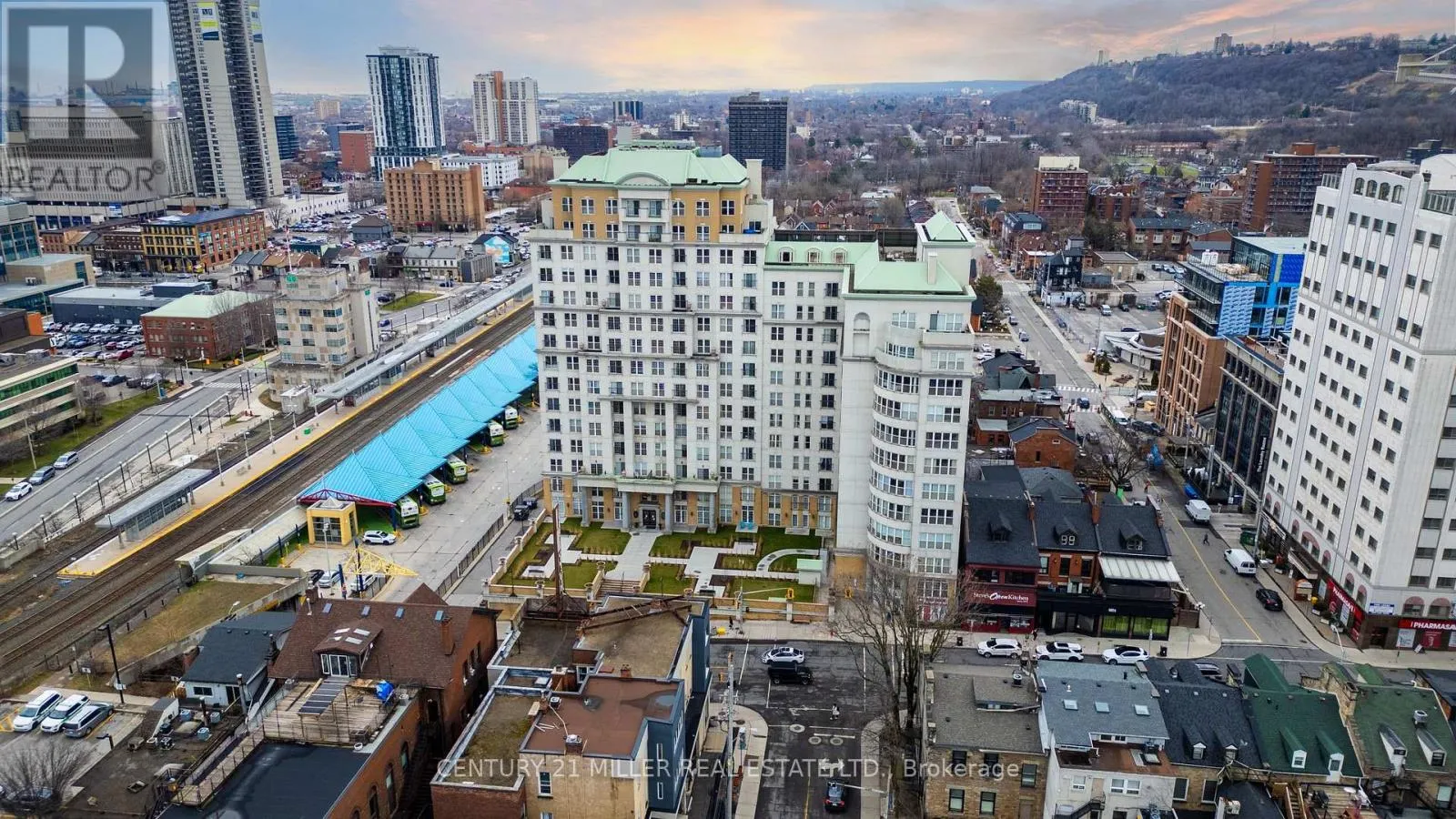 315 - 135 JAMES STREET S