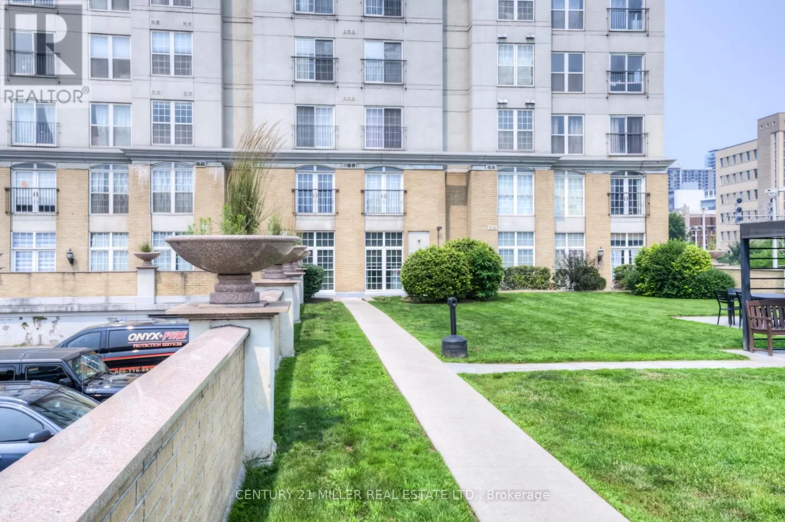 315 - 135 JAMES STREET S