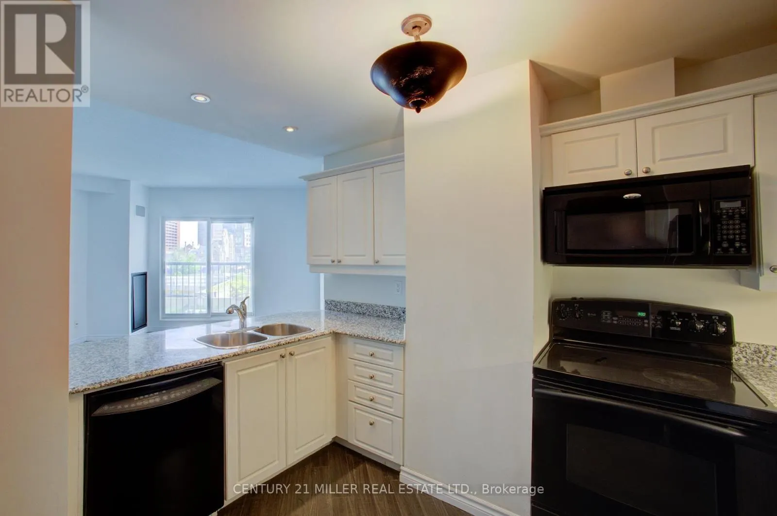 315 - 135 JAMES STREET S