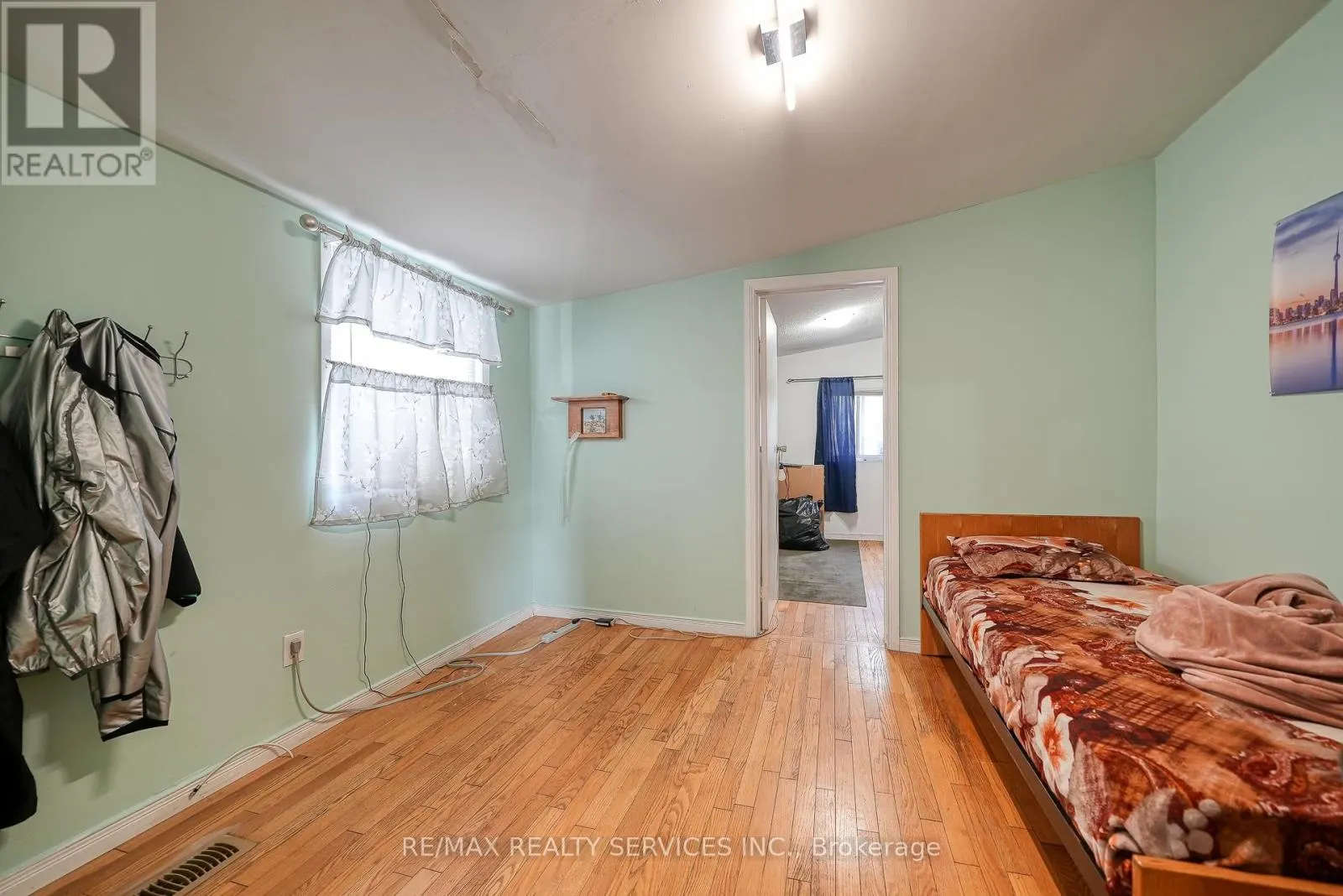 24 NORLAN AVENUE