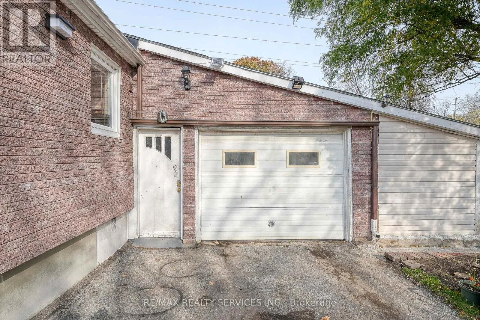 24 NORLAN AVENUE