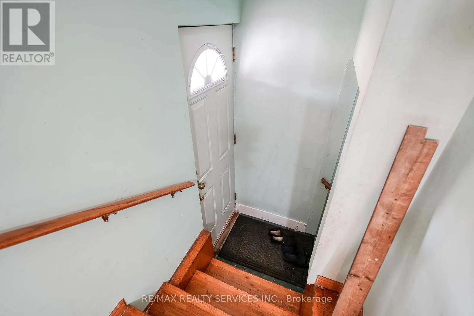 24 NORLAN AVENUE