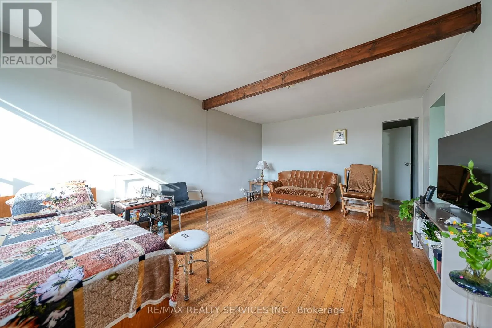 24 NORLAN AVENUE