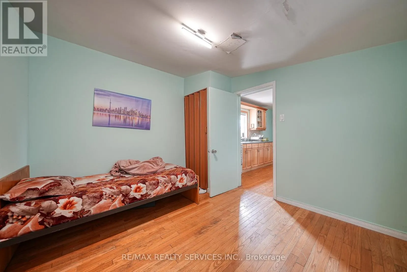 24 NORLAN AVENUE