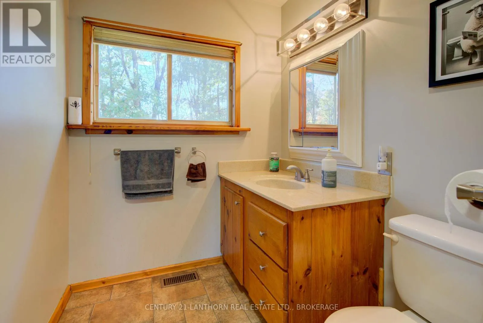 895 NINTH CONCESSION ROAD