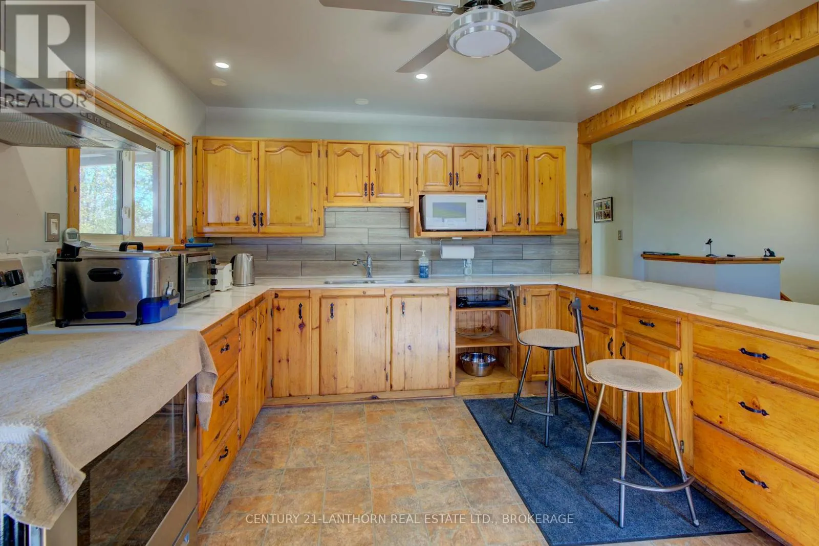 895 NINTH CONCESSION ROAD
