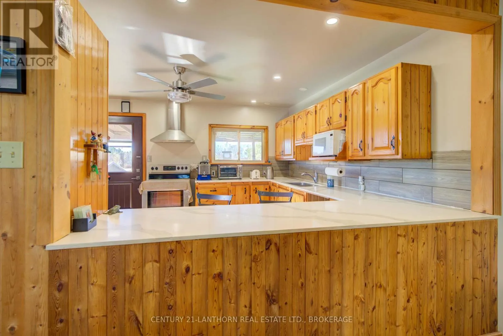 895 NINTH CONCESSION ROAD