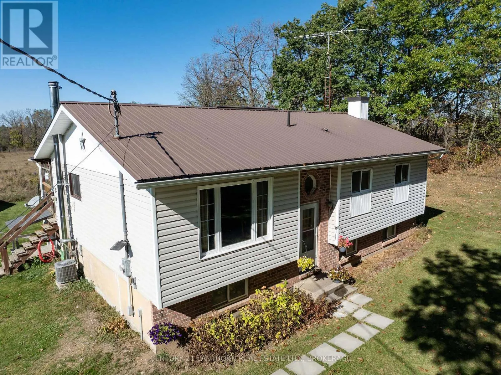 895 NINTH CONCESSION ROAD
