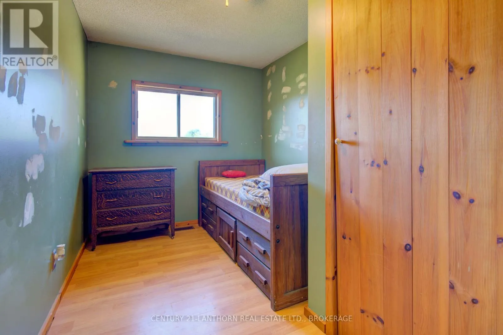 895 NINTH CONCESSION ROAD