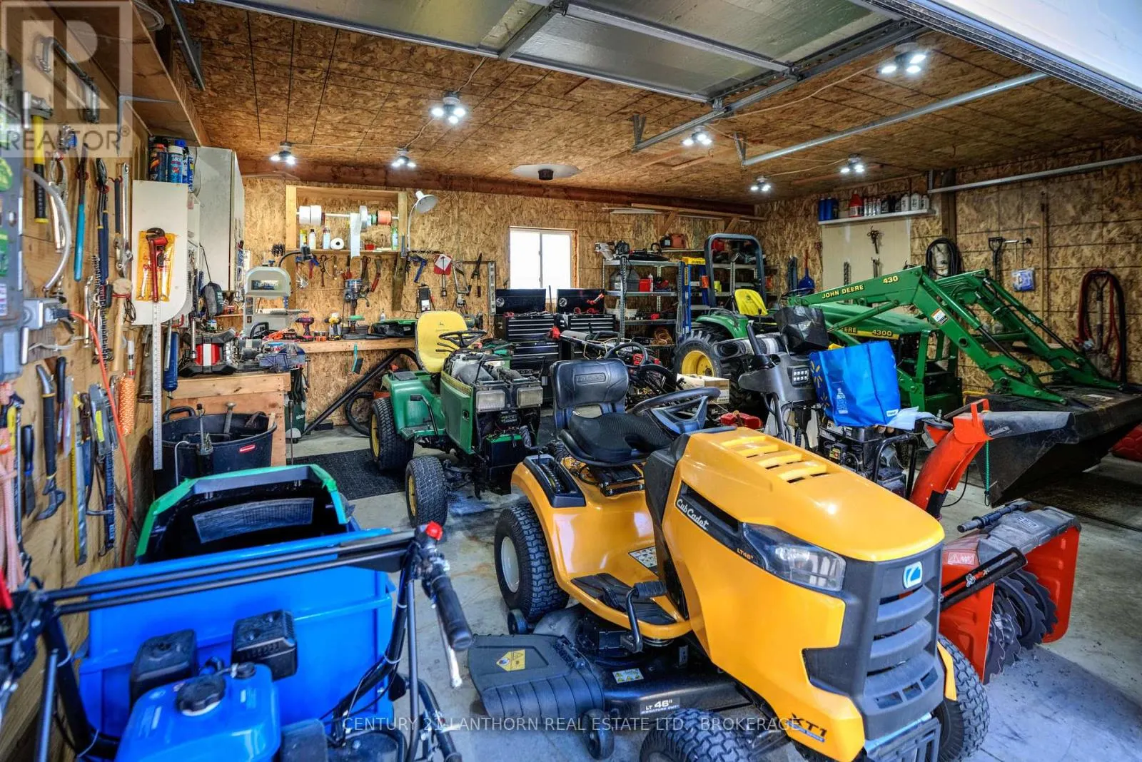 895 NINTH CONCESSION ROAD