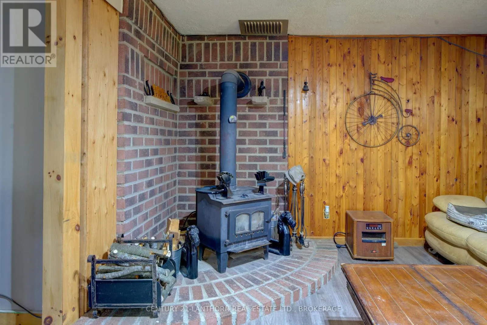 895 NINTH CONCESSION ROAD