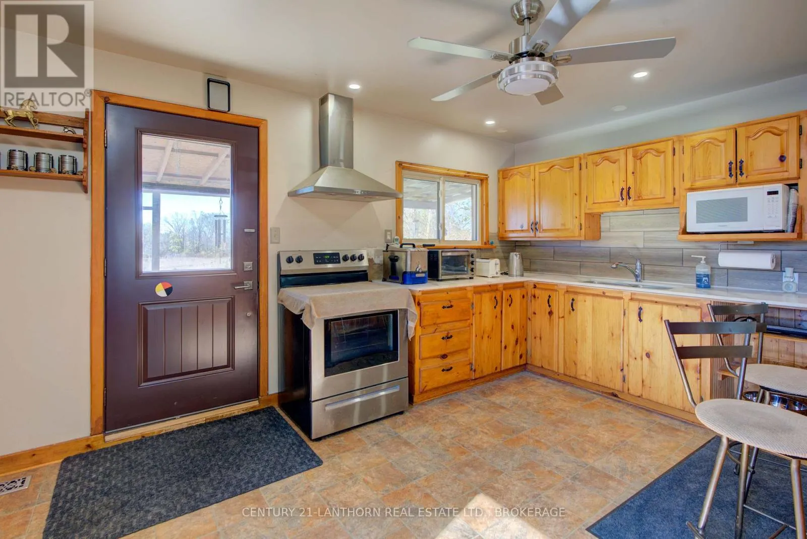895 NINTH CONCESSION ROAD