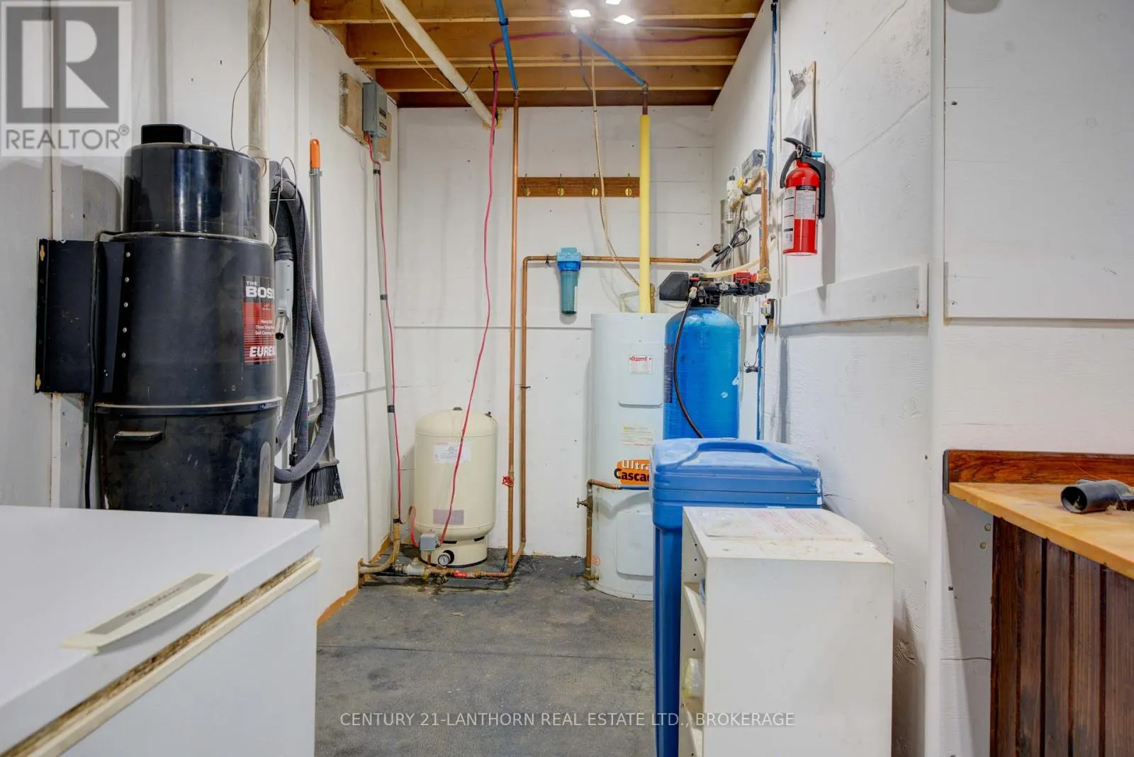 895 NINTH CONCESSION ROAD